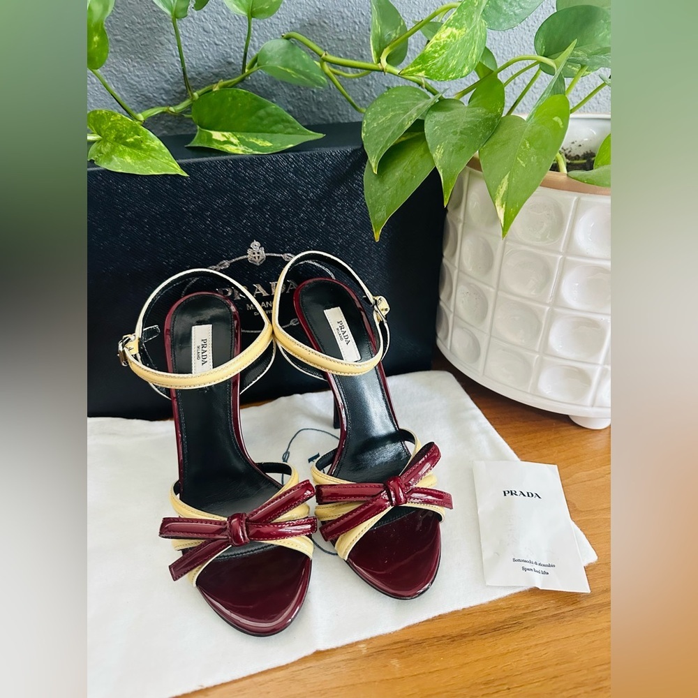 NEW Prada Women's Avorio & Amarena Calzature Donna Heels w/ Bow Size 37.5 or 7.5 - Picture 9 of 10